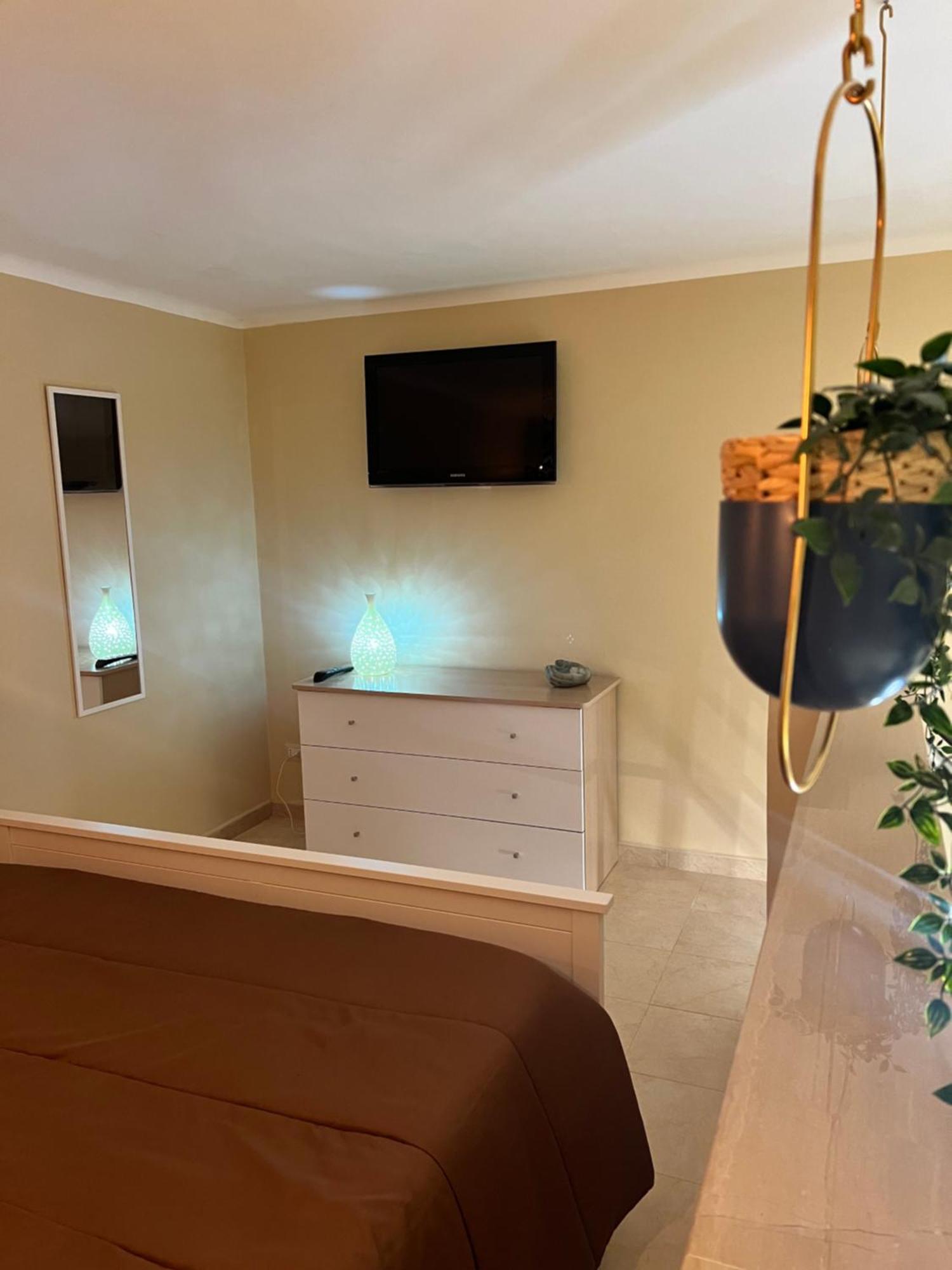 Piazzetta 42 Holiday Room Trani Bagian luar foto